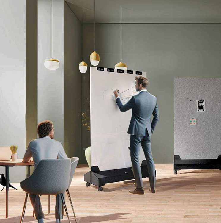 Hotel vergaderruimte in stijl met verrijdbare whiteboards
