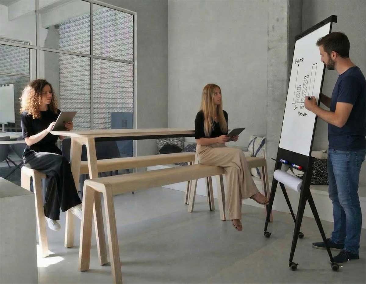 Mooie flipover-whiteboard voor in de vergader ruimte